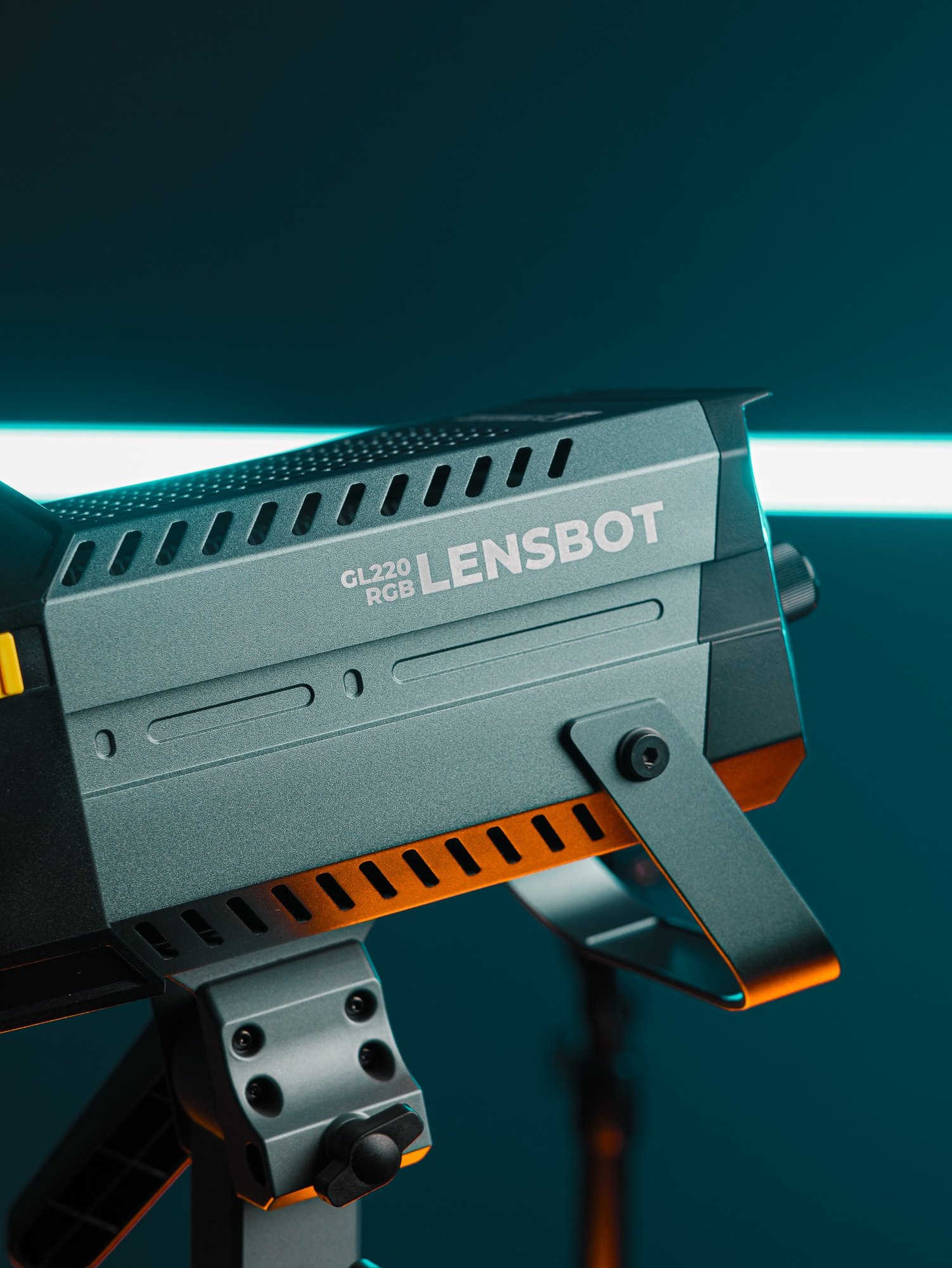 Logo GL220RGB na boku svetla