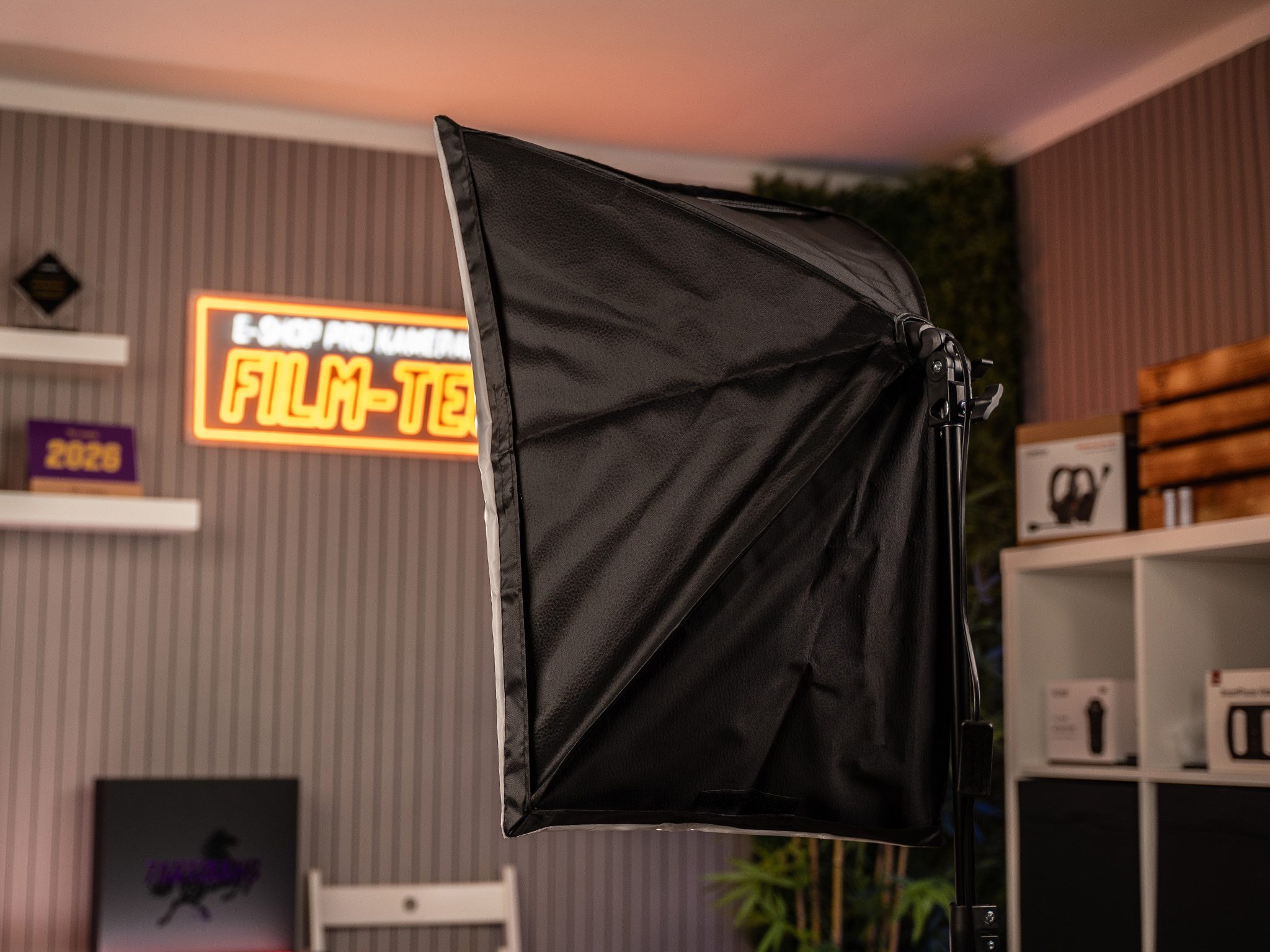 Studiový softbox na stativu