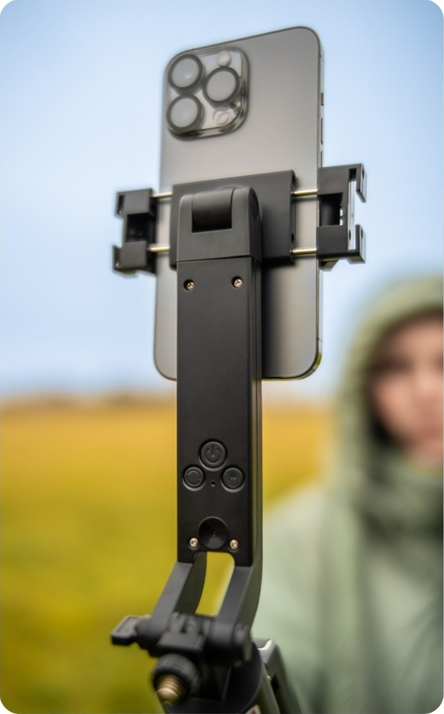 A LENSBOT ST-185 AI-követő modulja és telefontartója