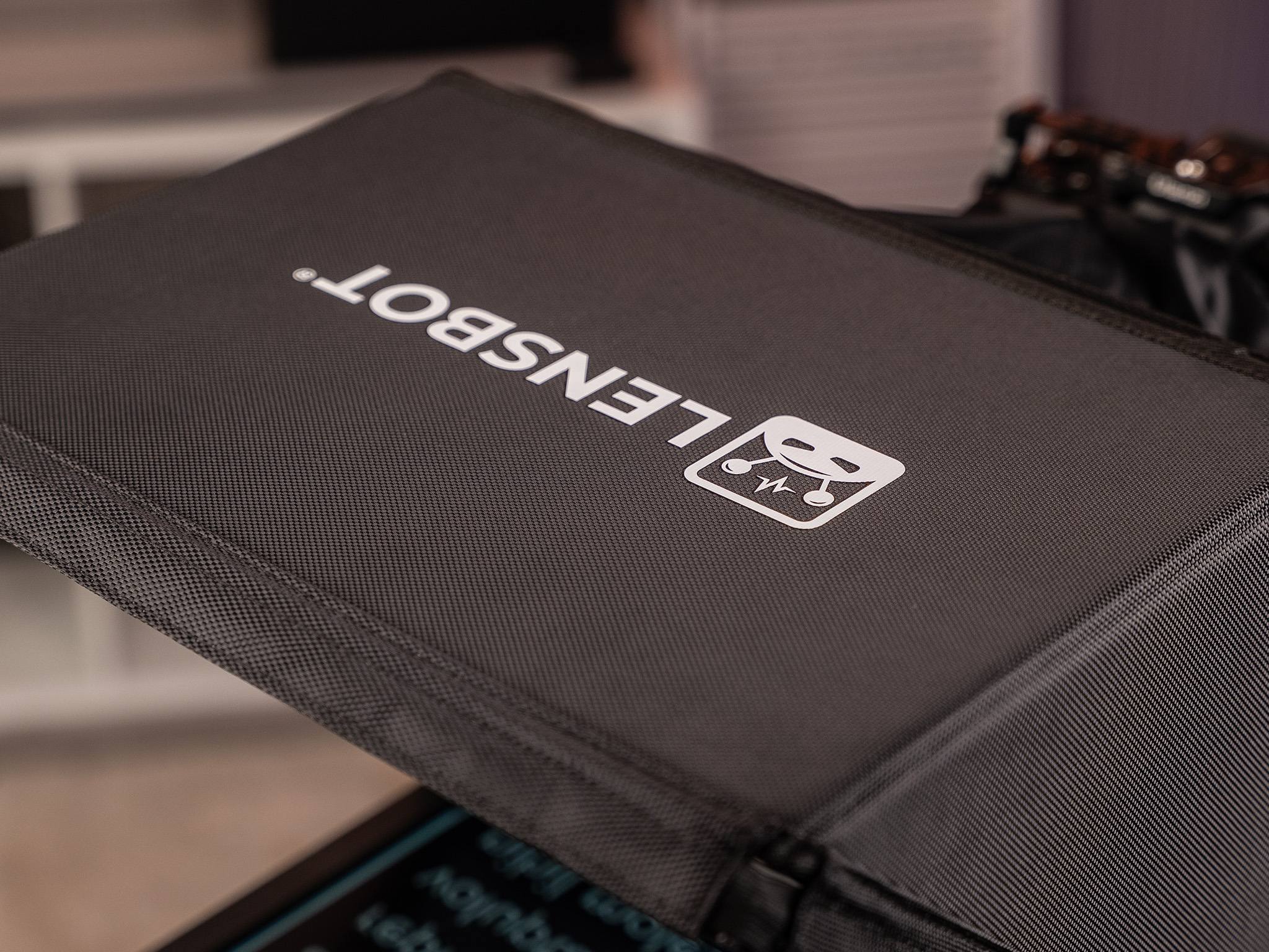Logo LENSBOT na teleprompteru ST-4200