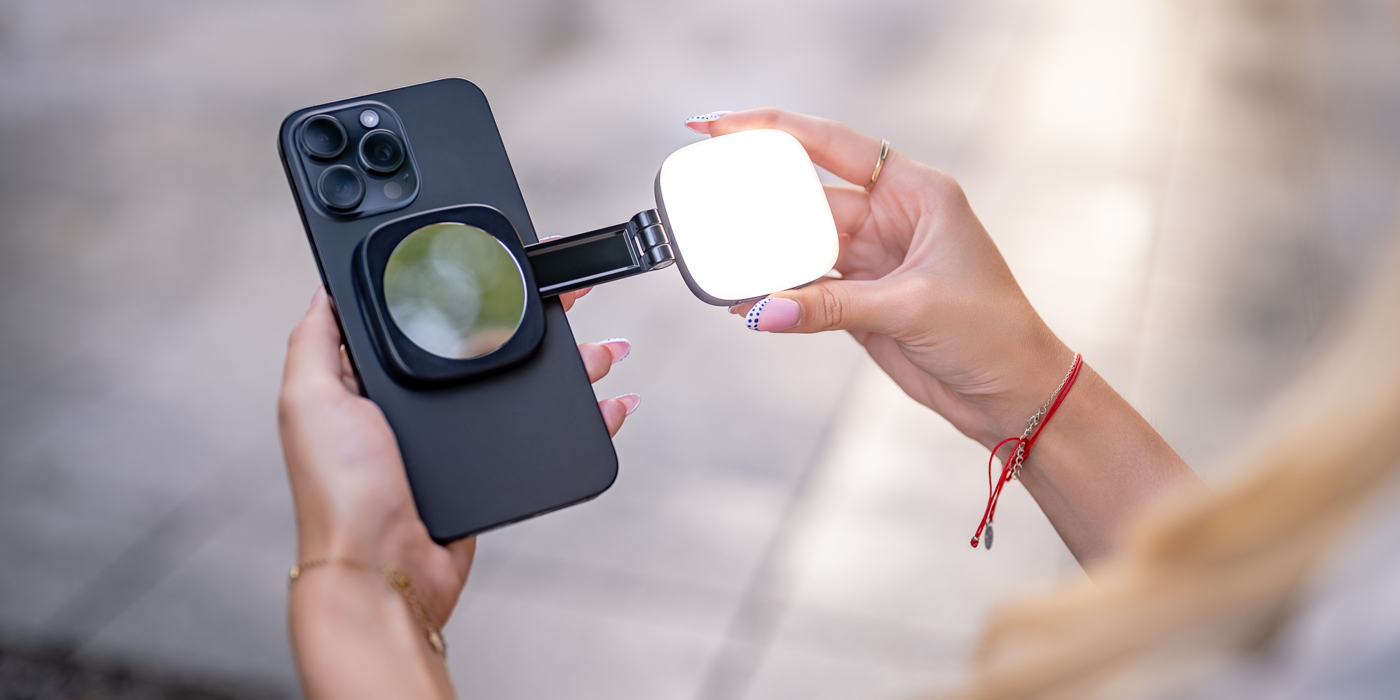 LED_světlo_se_zrcátkem_Newell_Bella_11