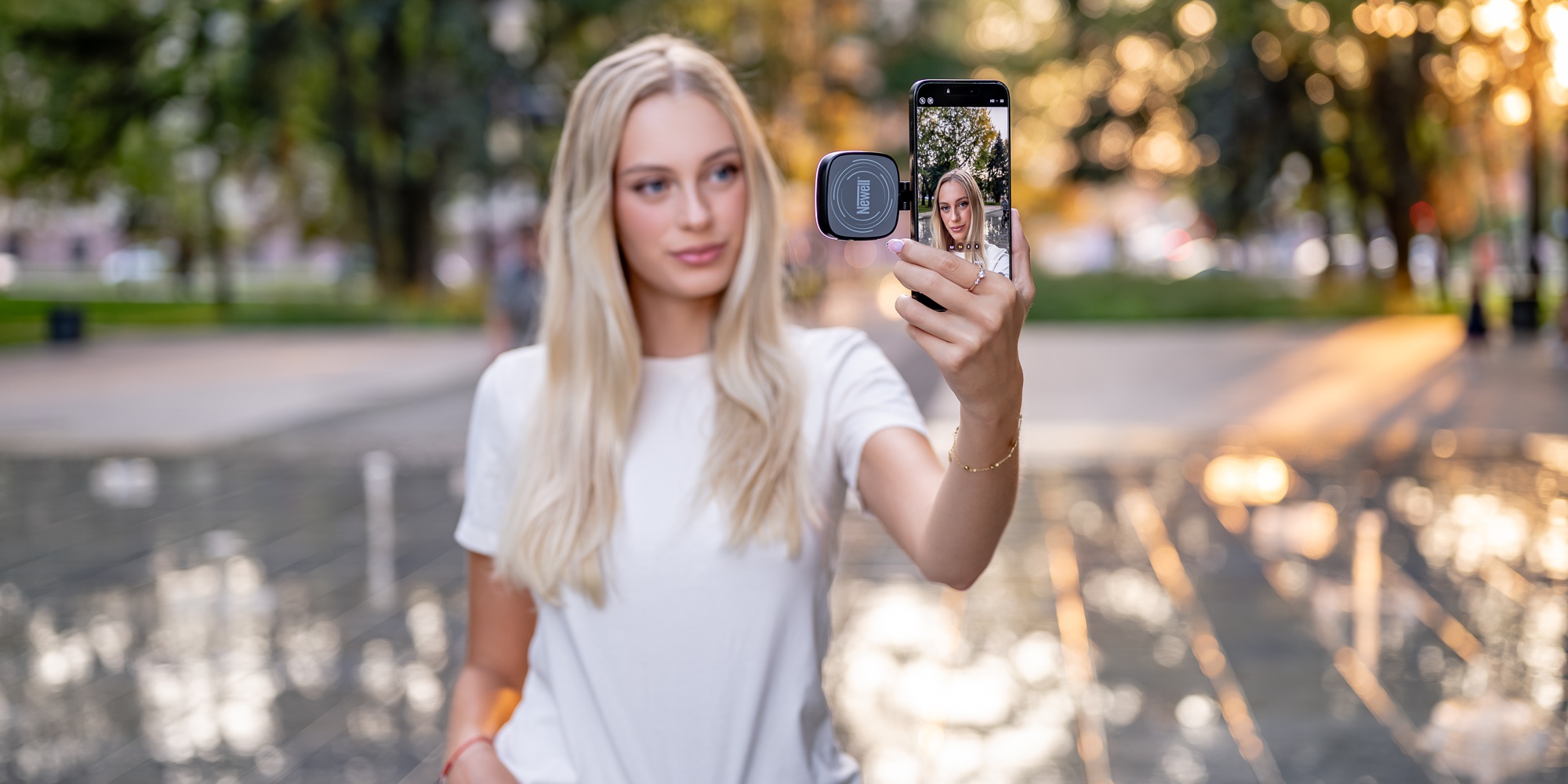 LED_světlo_se_zrcátkem_Newell_Bella_19