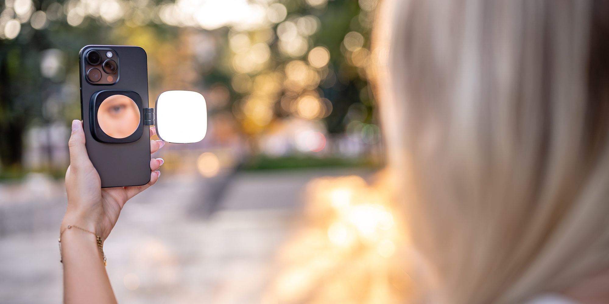 LED_světlo_se_zrcátkem_Newell_Bella_7