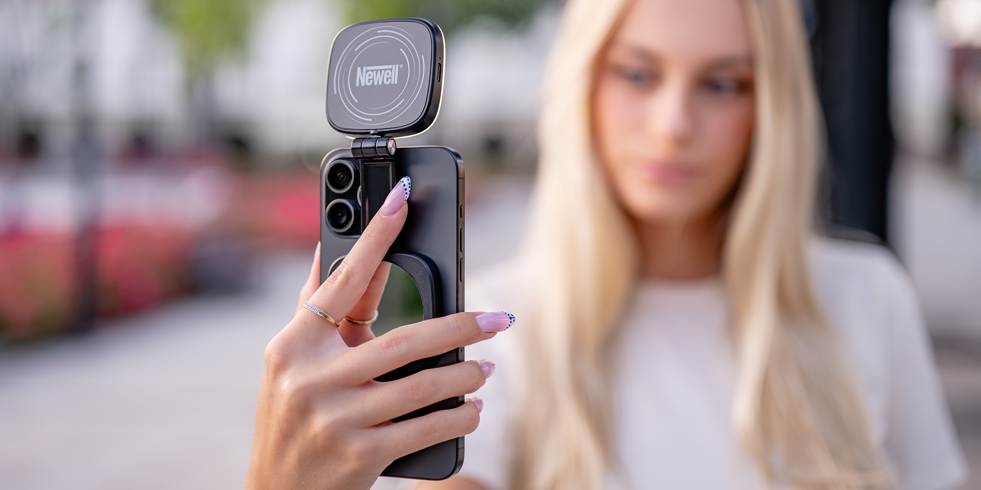 LED_světlo_se_zrcátkem_Newell_Bella_18