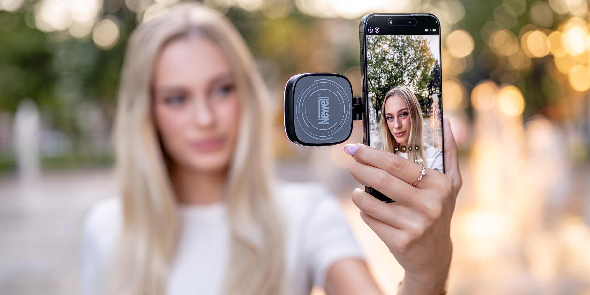 LED_světlo_se_zrcátkem_Newell_Bella_4