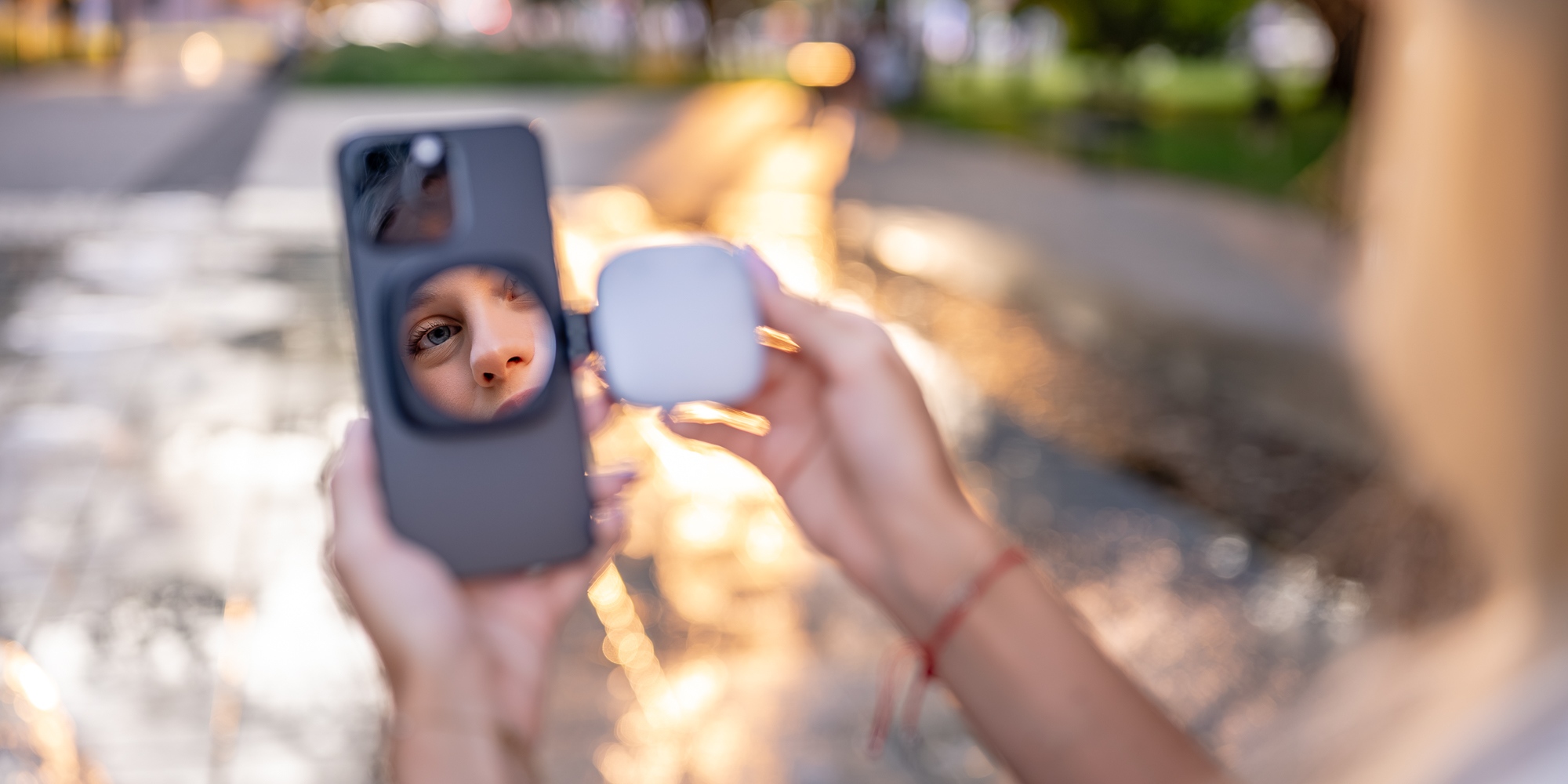 LED_světlo_se_zrcátkem_Newell_Bella_6