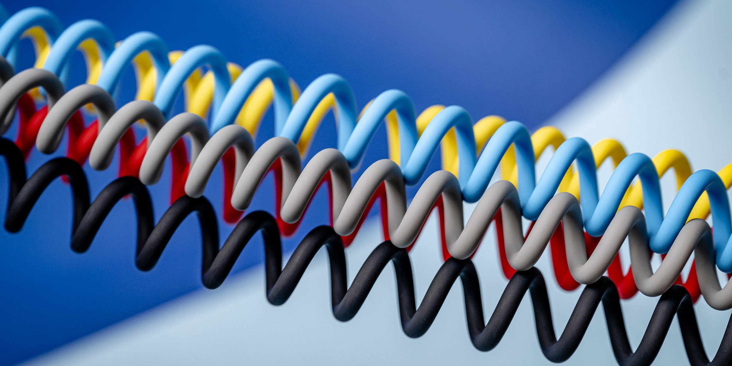 newell-usb-c-spiral-cervenomodry-pp-4