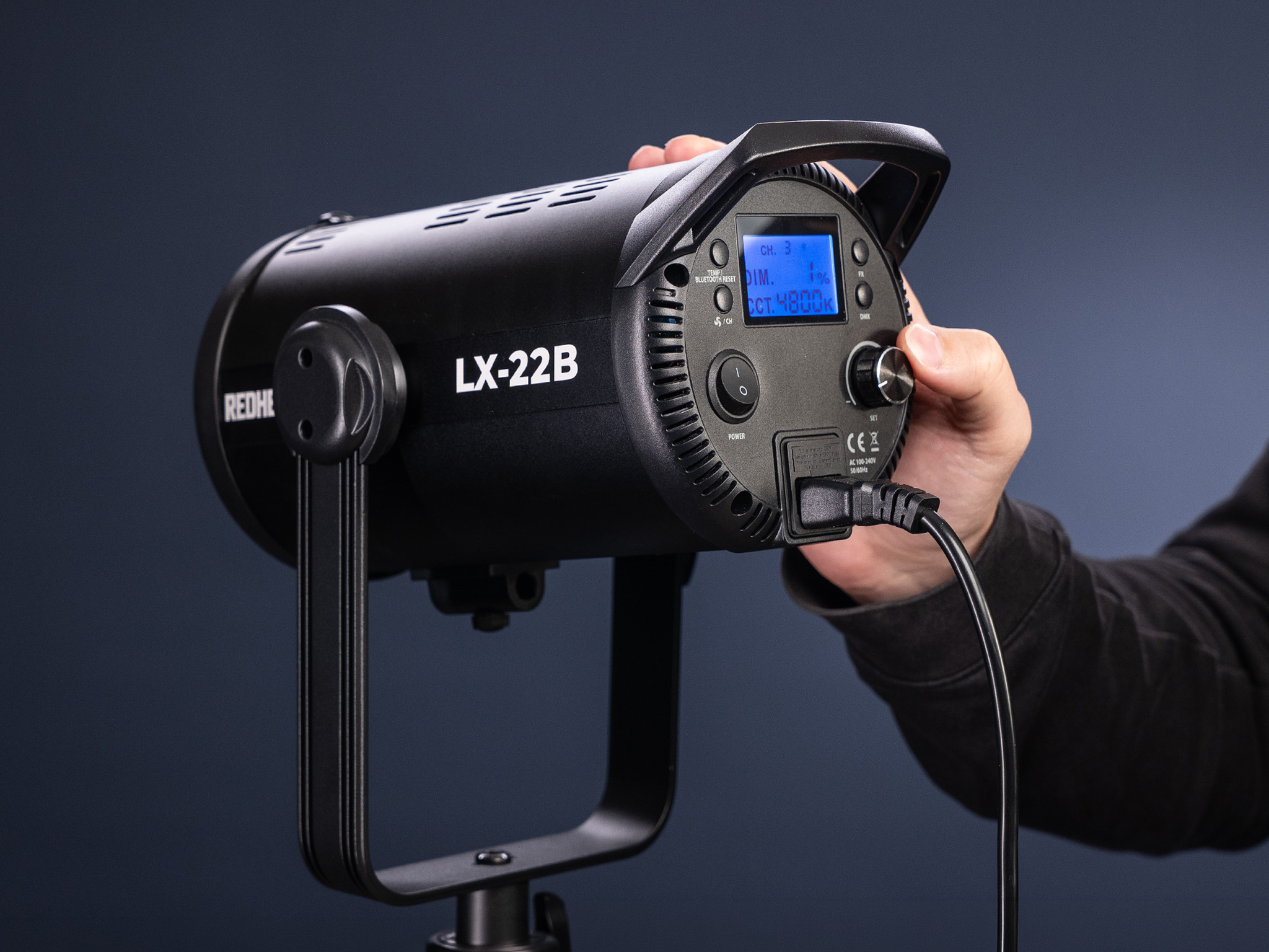 Einstellung der REDHEAD LX-22B über Display und Drehregler auf der Rückseite