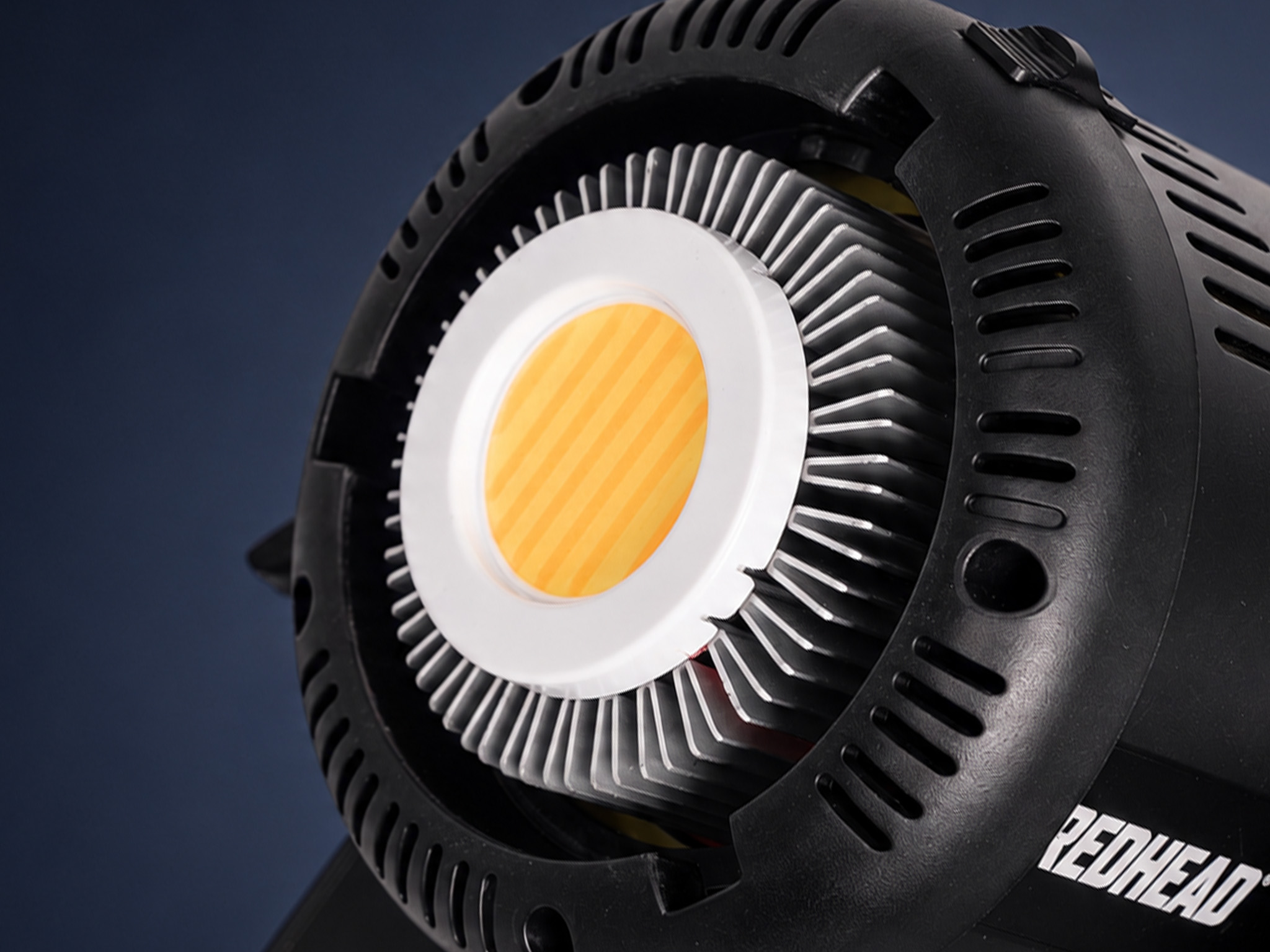 Detail des COB-LED-Chips und der Vorderseite der REDHEAD LX-22B