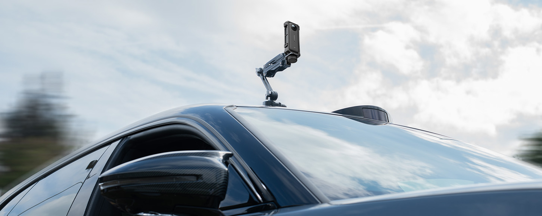 SmallRig 5123 při natáčení z jedoucího automobilu