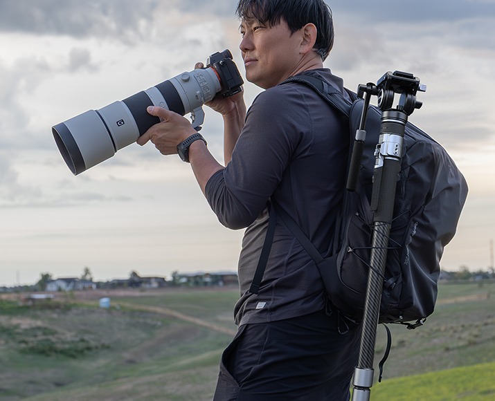 SmallRig TRIBEX PRO Monopod am Rucksack befestigt