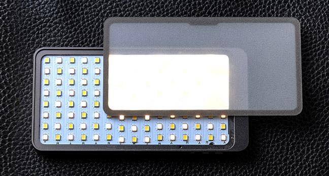 film-technika-sunwayfoto-kamerové-led-světlo-s-integrovanou-baterií-zabudovaný-difuzní-panel
