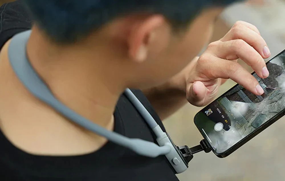POV felvétel TELESIN nyakba akasztható telefontartóval