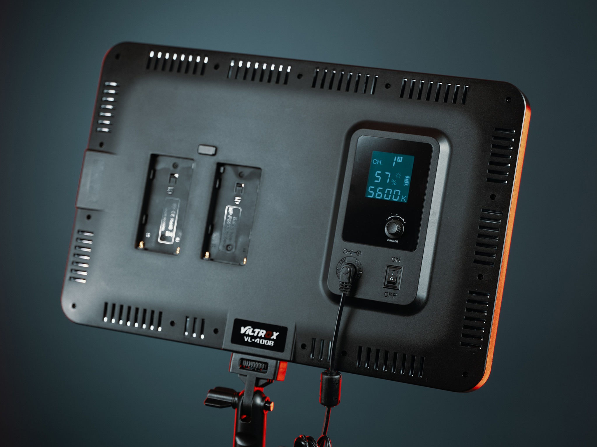 Tył panelu LED Viltrox VL-400B