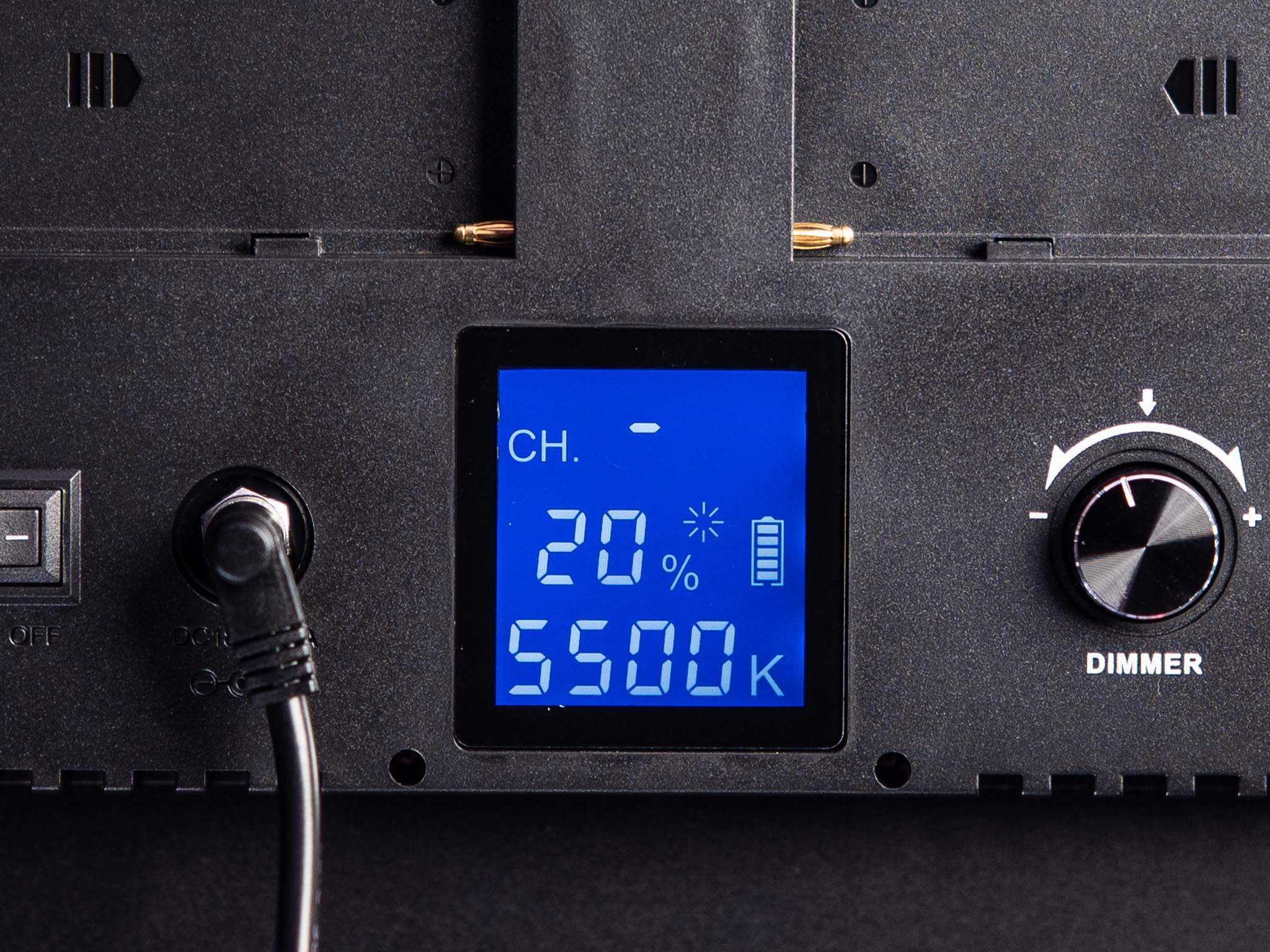 Detailansicht des LCD-Displays und Drehreglers am VL-40T
