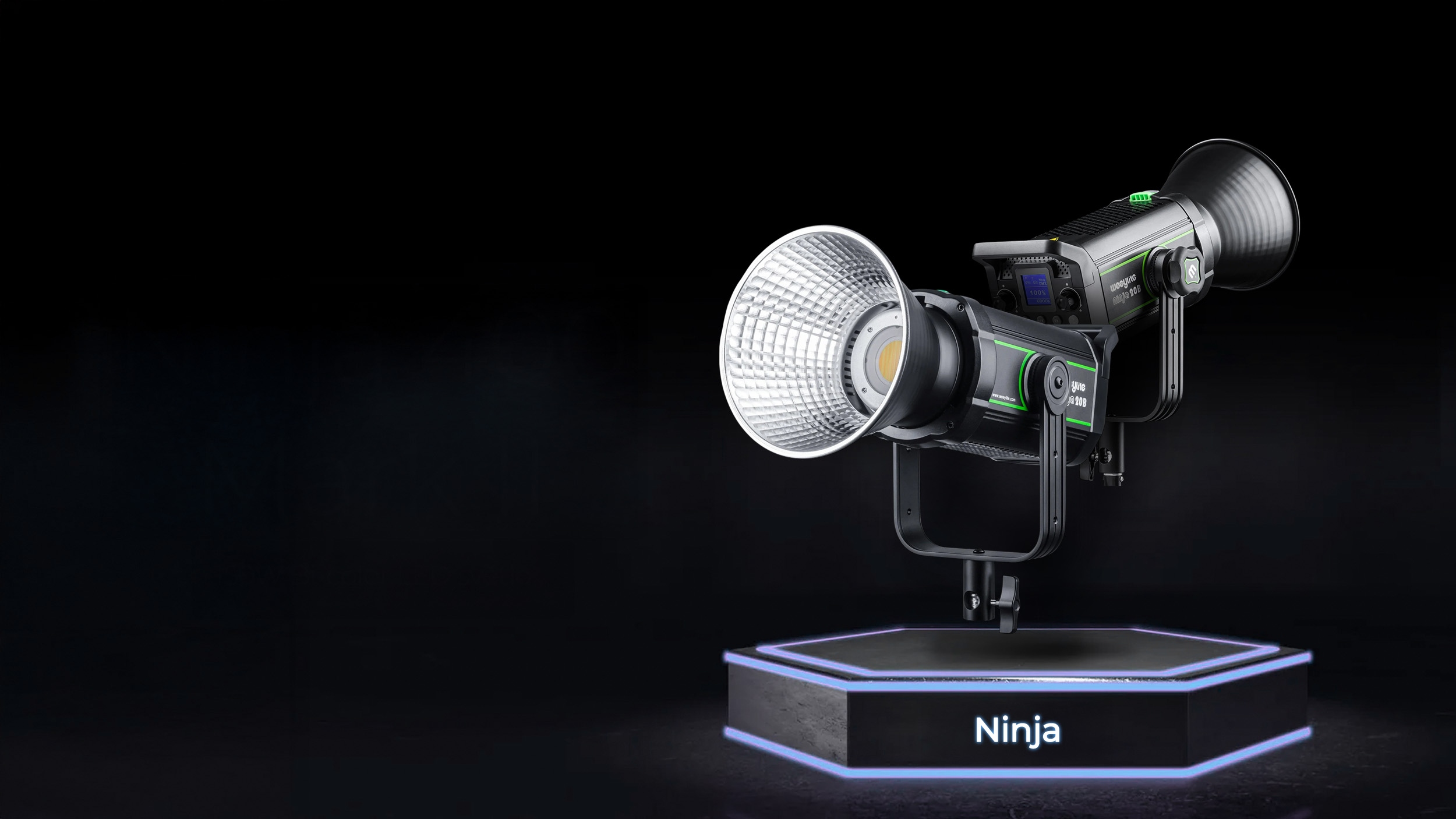Viltrox Ninja 20B – pohľad na svetlo spredu a zozadu