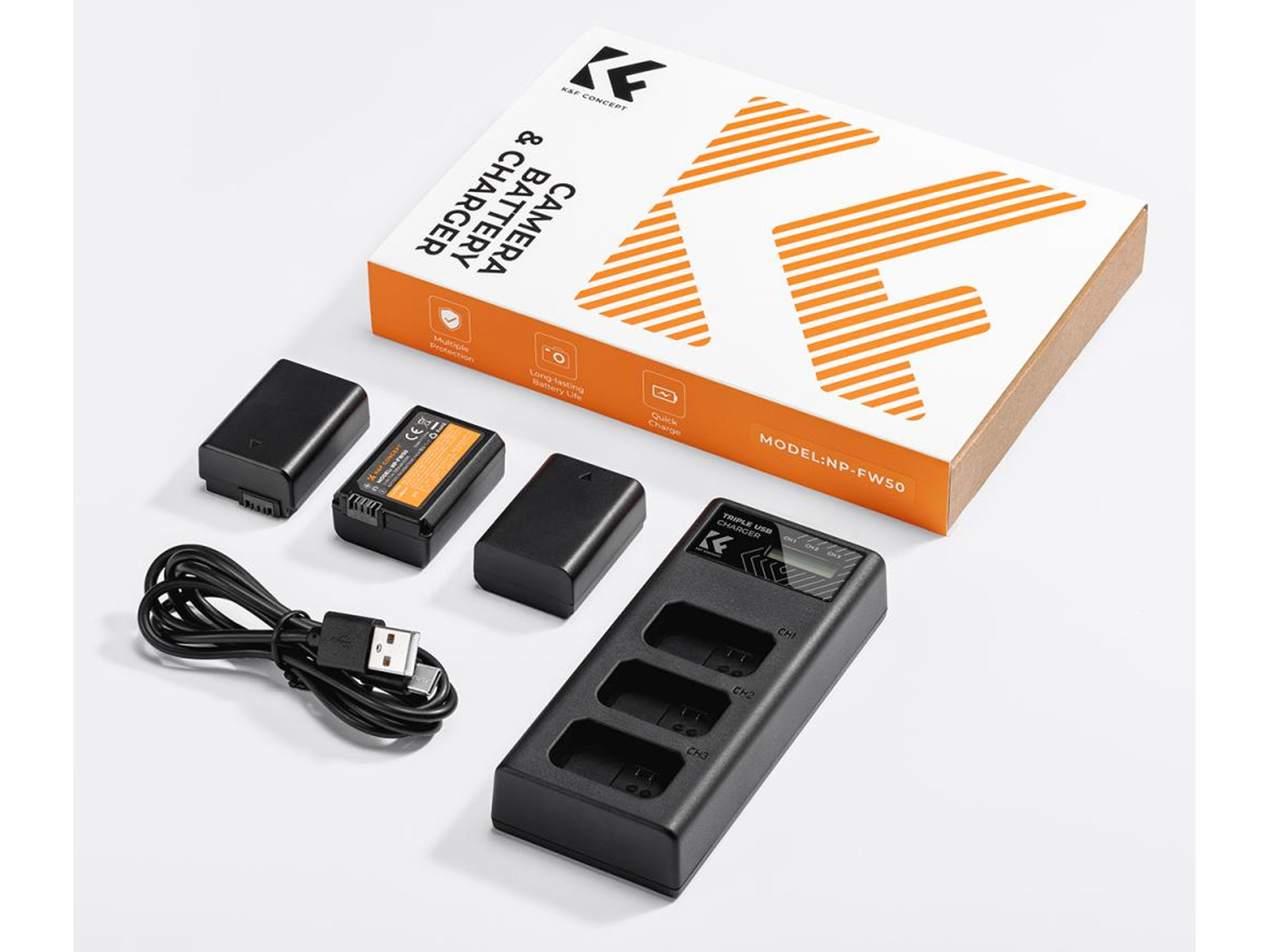 Lieferumfang mit drei Akkus, Ladegerät und USB-Kabel