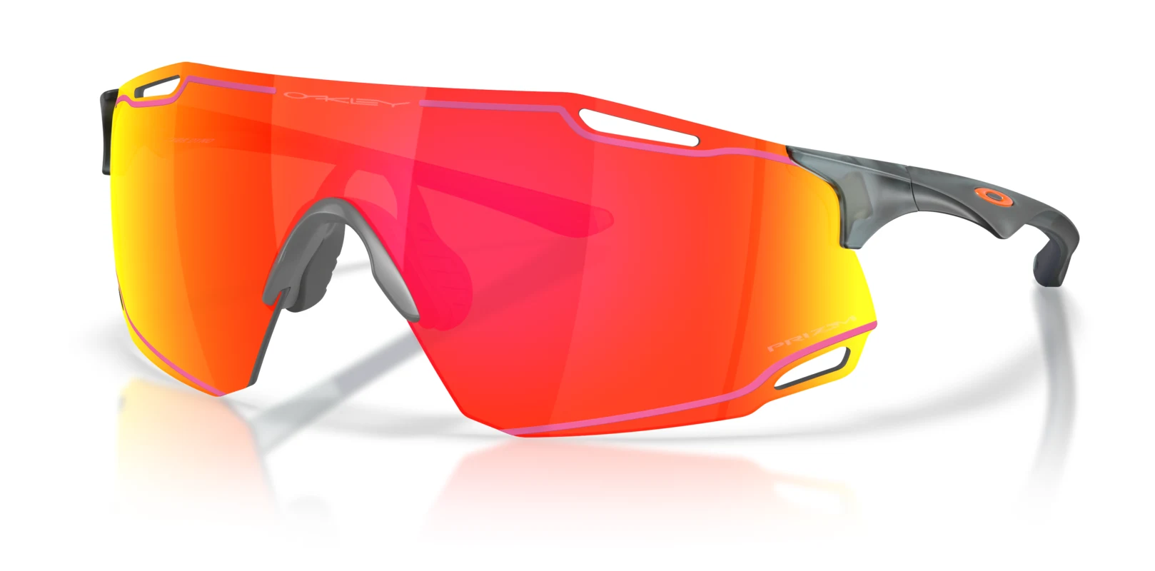 Oakley CYBR Dyno Matte Crystal Black / PRIZM Ruby, pohled šikmo zepředu