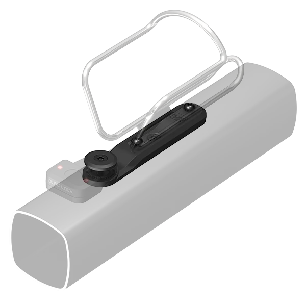 Ilustrace: adaptér Quad Lock Bottle Cage Adaptor na rámové trubce s naznačeným košíkem na láhev a alarmem Quad Lock Bike Alarm and Finder na konci adaptéru (košík i alarm se prodávají zvlášť)