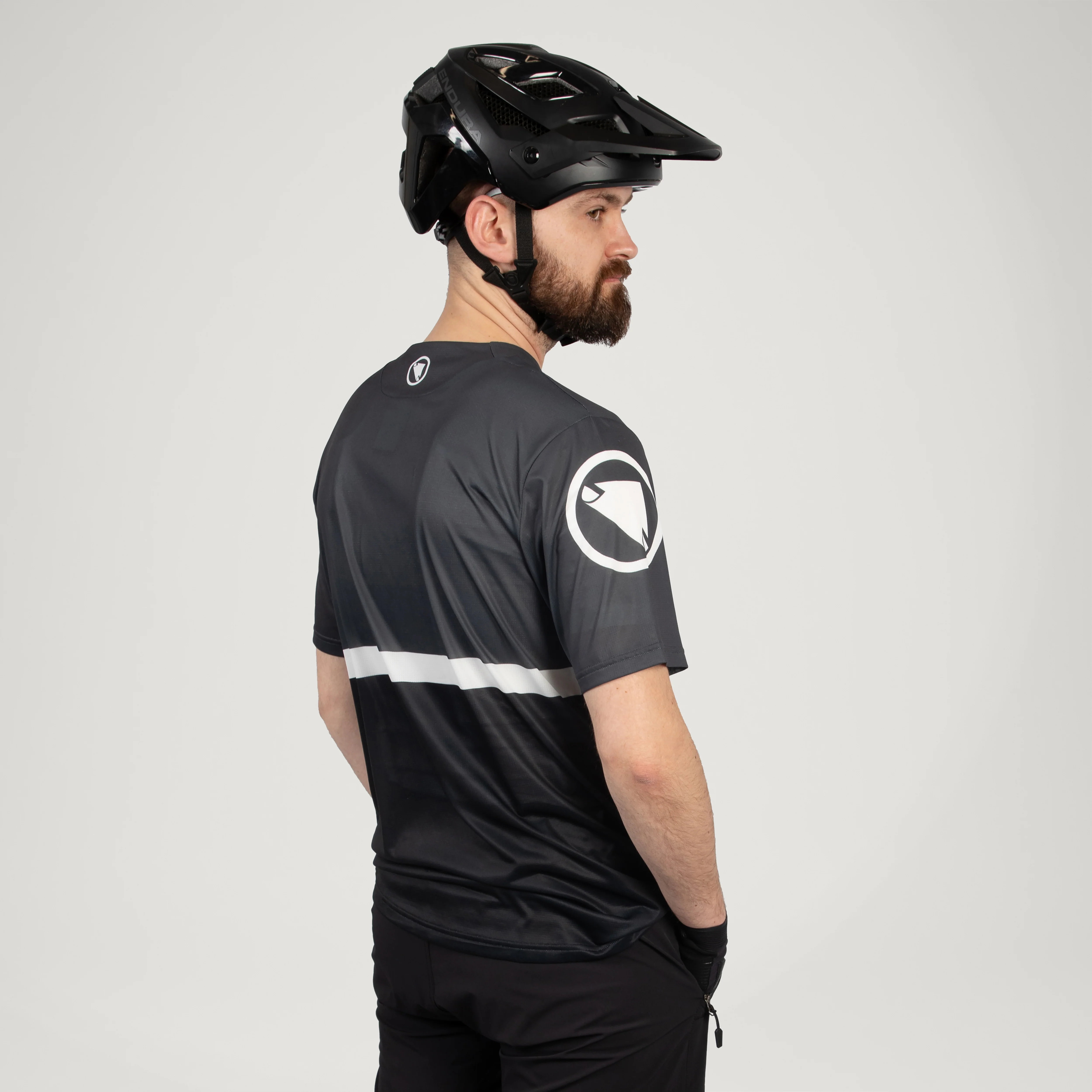Jezdec v dresu Endura SingleTrack Core Tee II