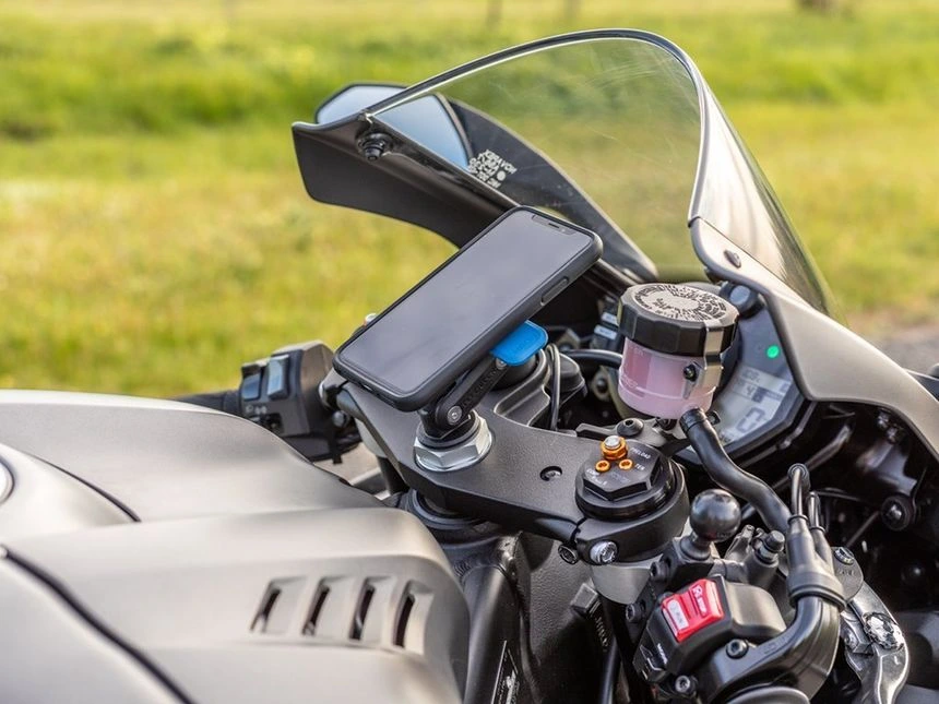 Quad Lock Fork Stem Mount PRO – Držák v krku řízení sportovního motocyklu