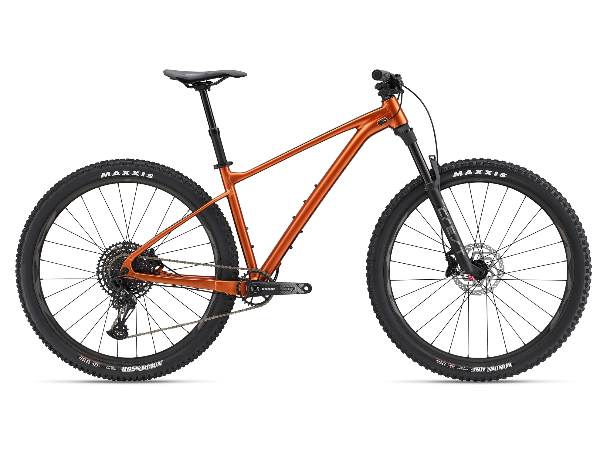 Boční pohled na rám Giant Fathom 29 1 v barvě Amber Glow s trailovou geometrií