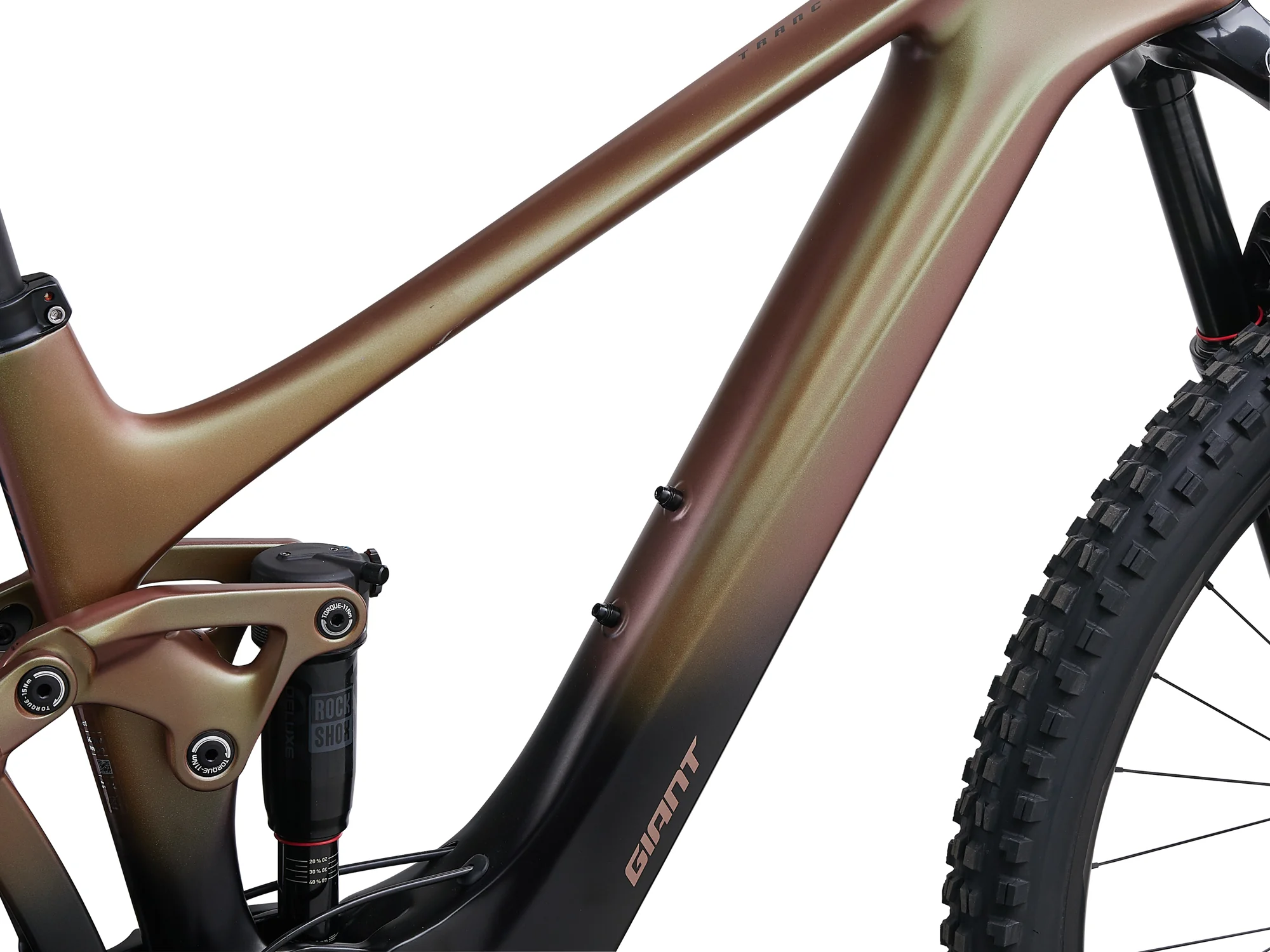 Detail karbonového rámu Giant Trance X Advanced E+ Elite 3 v barvě Messier/Panther: spodní trubka s logem a vahadlo