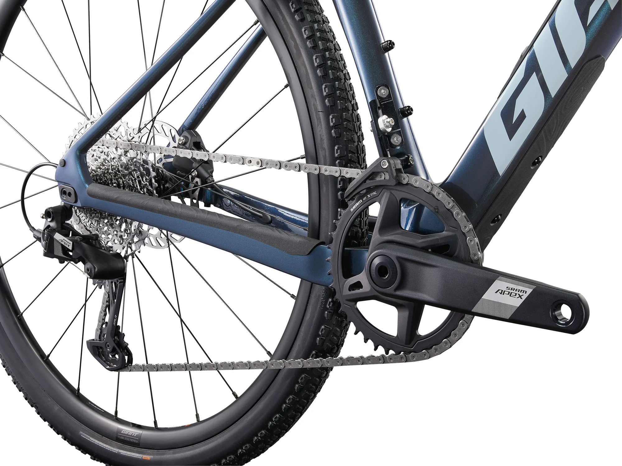 Detail pohonu SRAM Apex na kole Giant Revolt Advanced 1: kliky s jedním převodníkem, kazeta a přehazovačka
