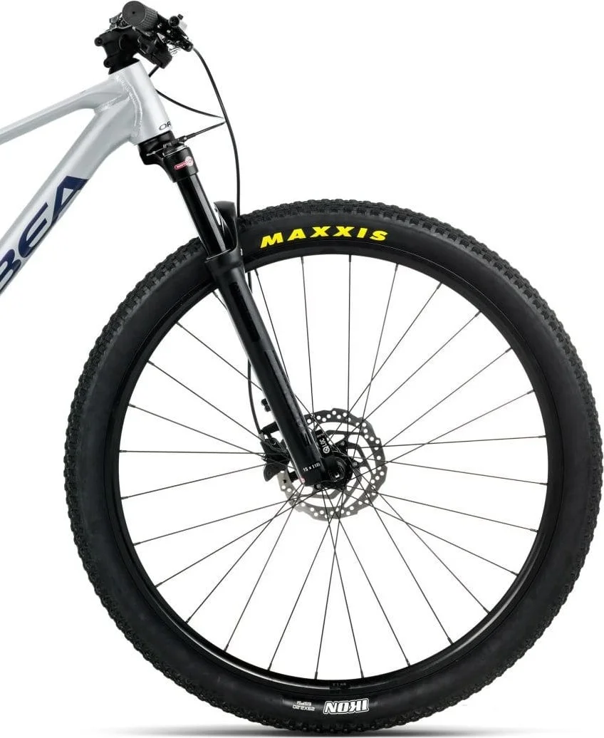 Odpružená vidlice SR Suntour Raidon 32 na kole Orbea Alma H30