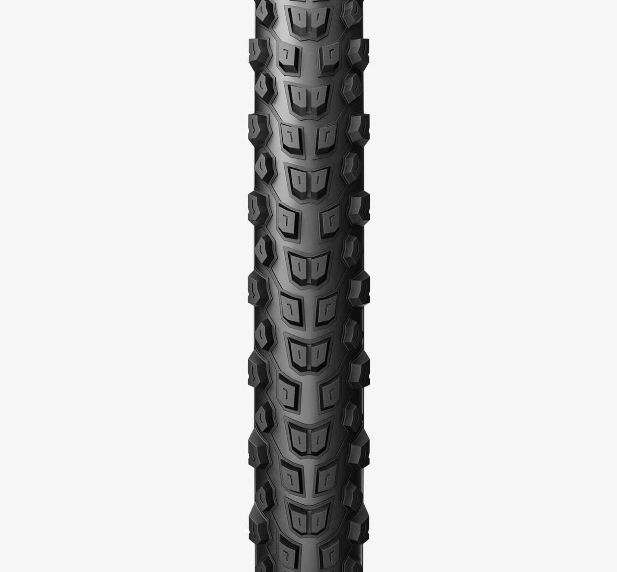 Vzorek pláště Pirelli Scorpion Enduro S shora: vysoké výstupky s velkými rozestupy