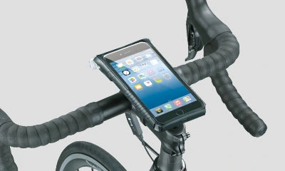 Pouzdro Topeak Smartphone DryBag s telefonem na představci silničního kola