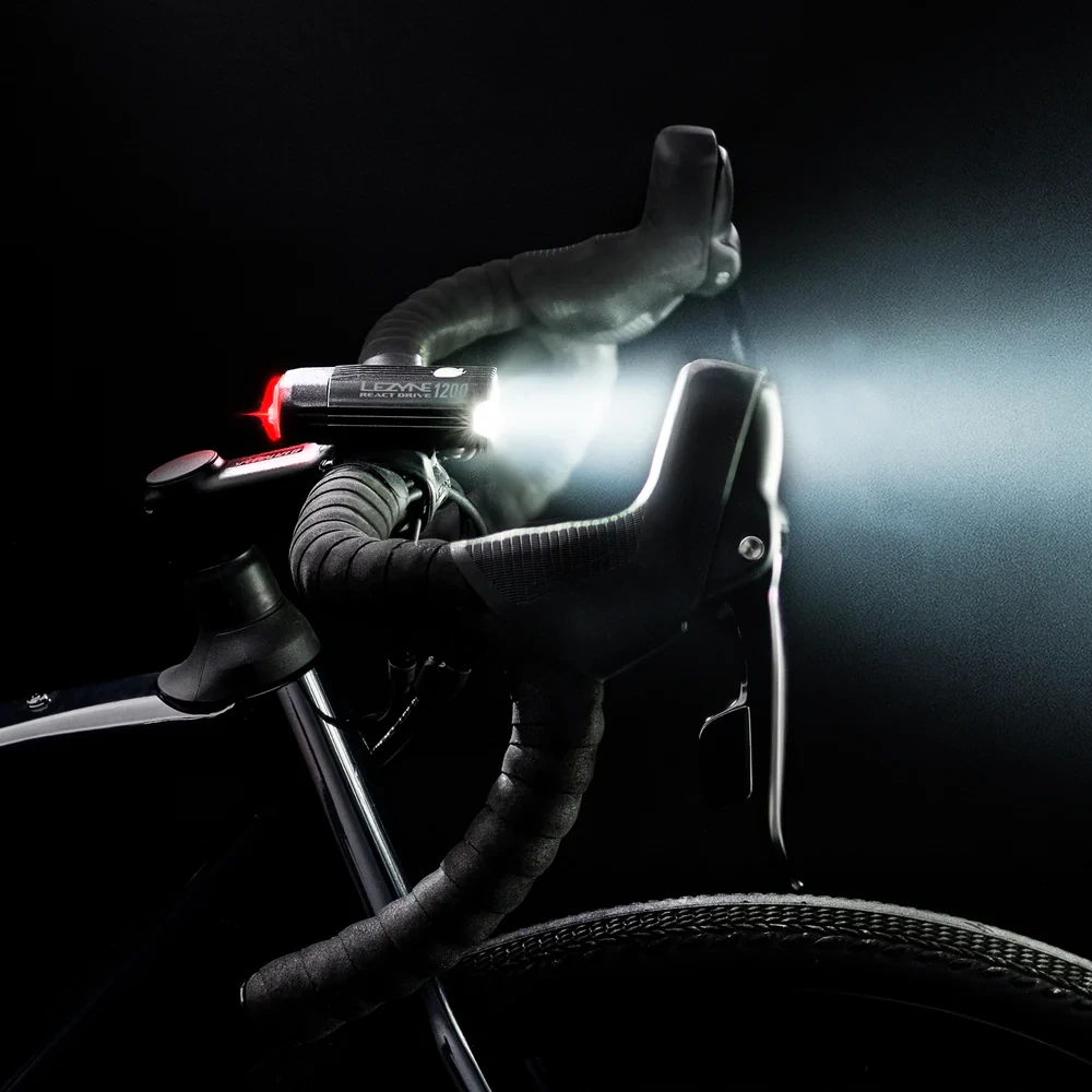 Lezyne React Drive – přední světlo s vizuálními a zvukovými upozorněními