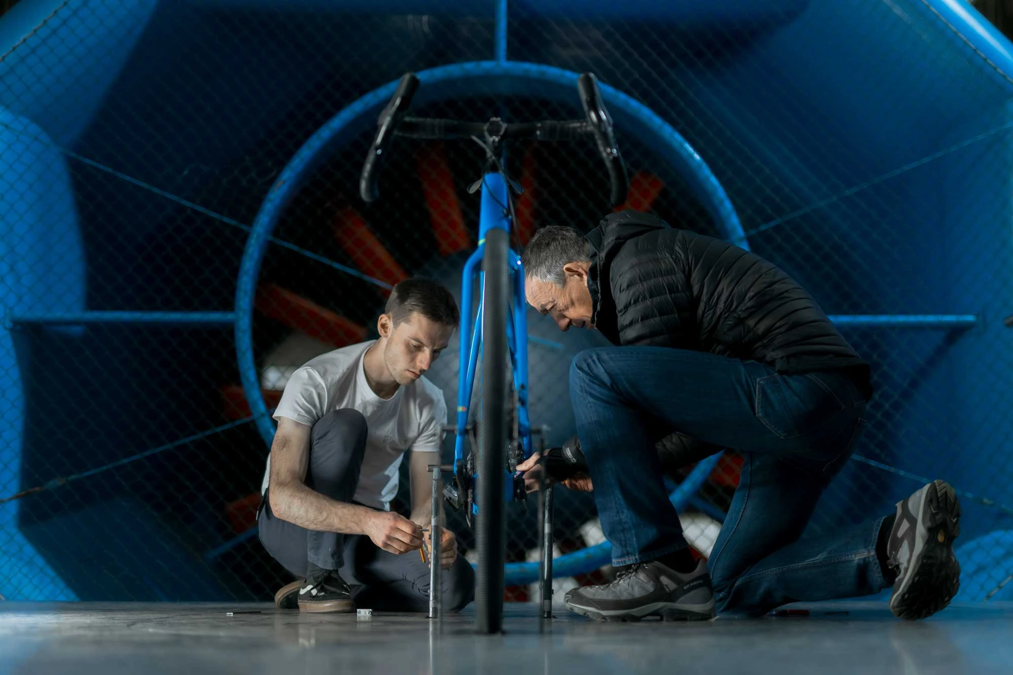 Karbonová gravel kola HUNT 40 Limitless Gravel Aero s UD karbonovými paprsky a aerodynamickým profilem ráfku