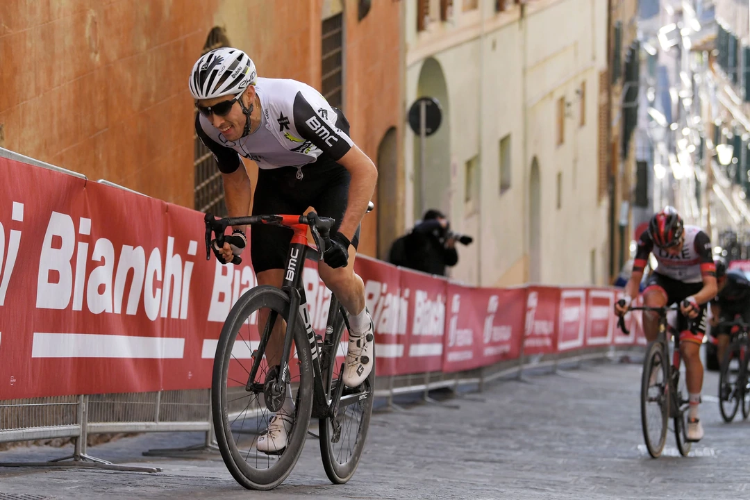 Závodník na výpletech HUNT 50 Carbon Disc v závodě Strade Bianche
