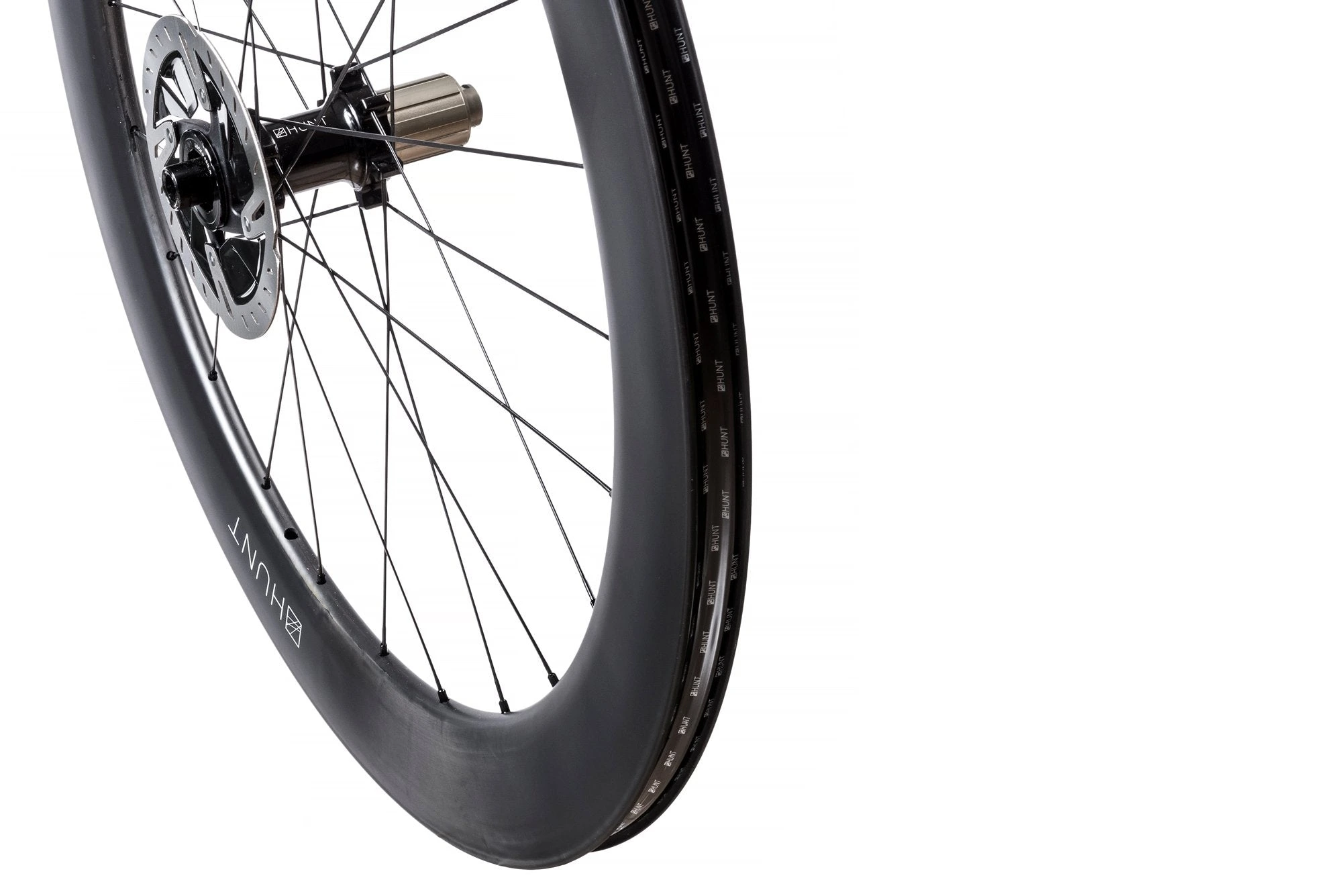 Zadní kolo HUNT 65 Carbon Aero Disc s hlubokým ráfkem, tělem volnoběžky a brzdovým kotoučem