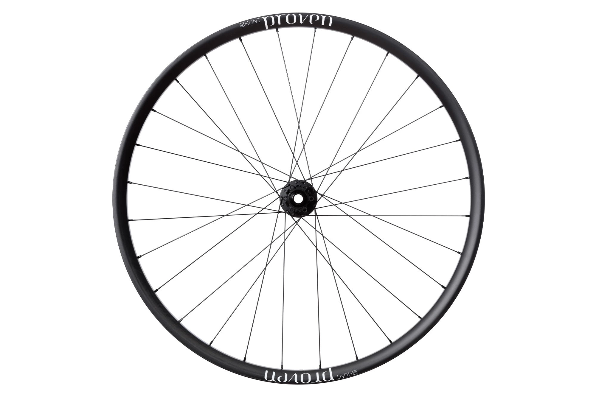 Karbonové ráfky H_Core a robustní výplet pro enduro zátěž.