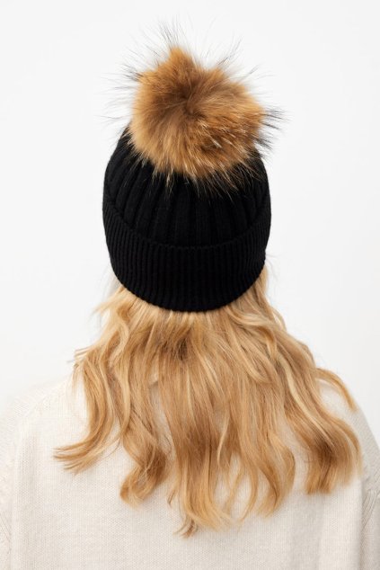 Čepice s kožešinovou bambulí mýval