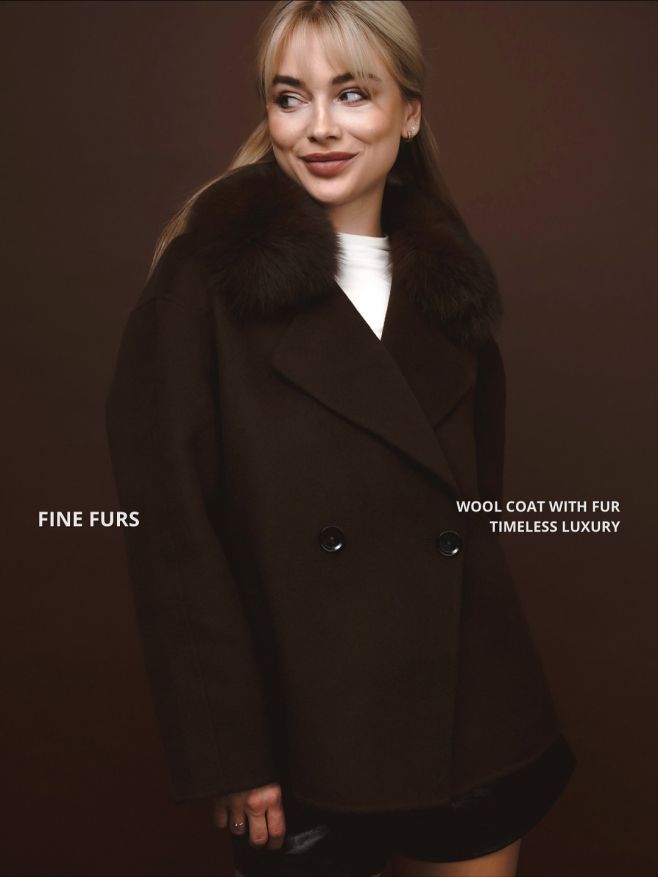 Móda se mění, ale nadčasové kousky zůstávají. Kvalitní vlněný kabát je jedním z nich – elegantní, hřejivý a s perfektním...