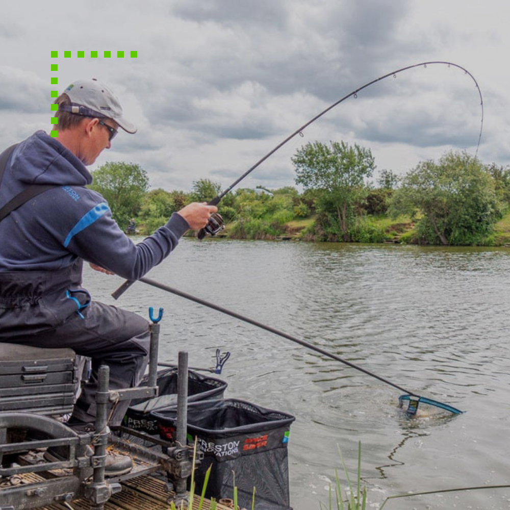 Method Feeder kousek od břehu