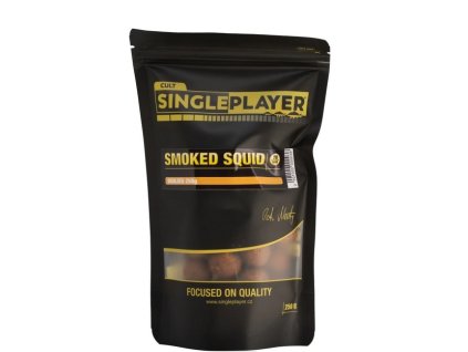 SINGLEPLAYER Boilie Smoked Squid (Varianta SINGLEPLAYER Boilie Smoked Squid 250g 24mm)