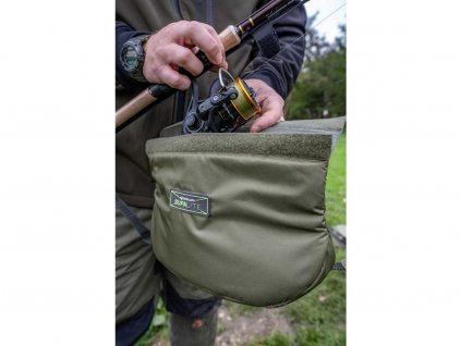 9042 1 korum pouzdro na navijak supa lite reel pouch 2