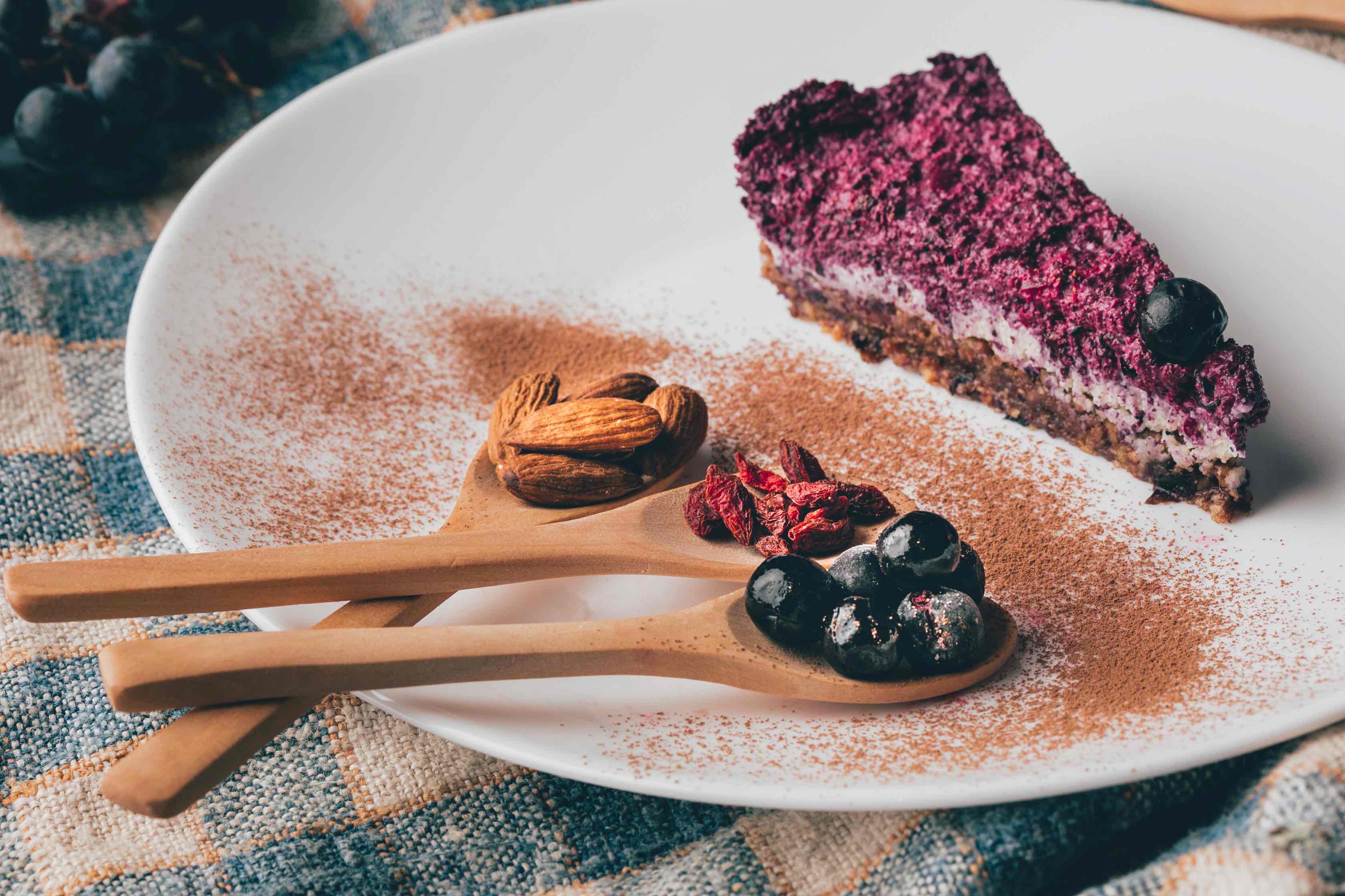 Borůvkovo-mandlový cheesecake s goji