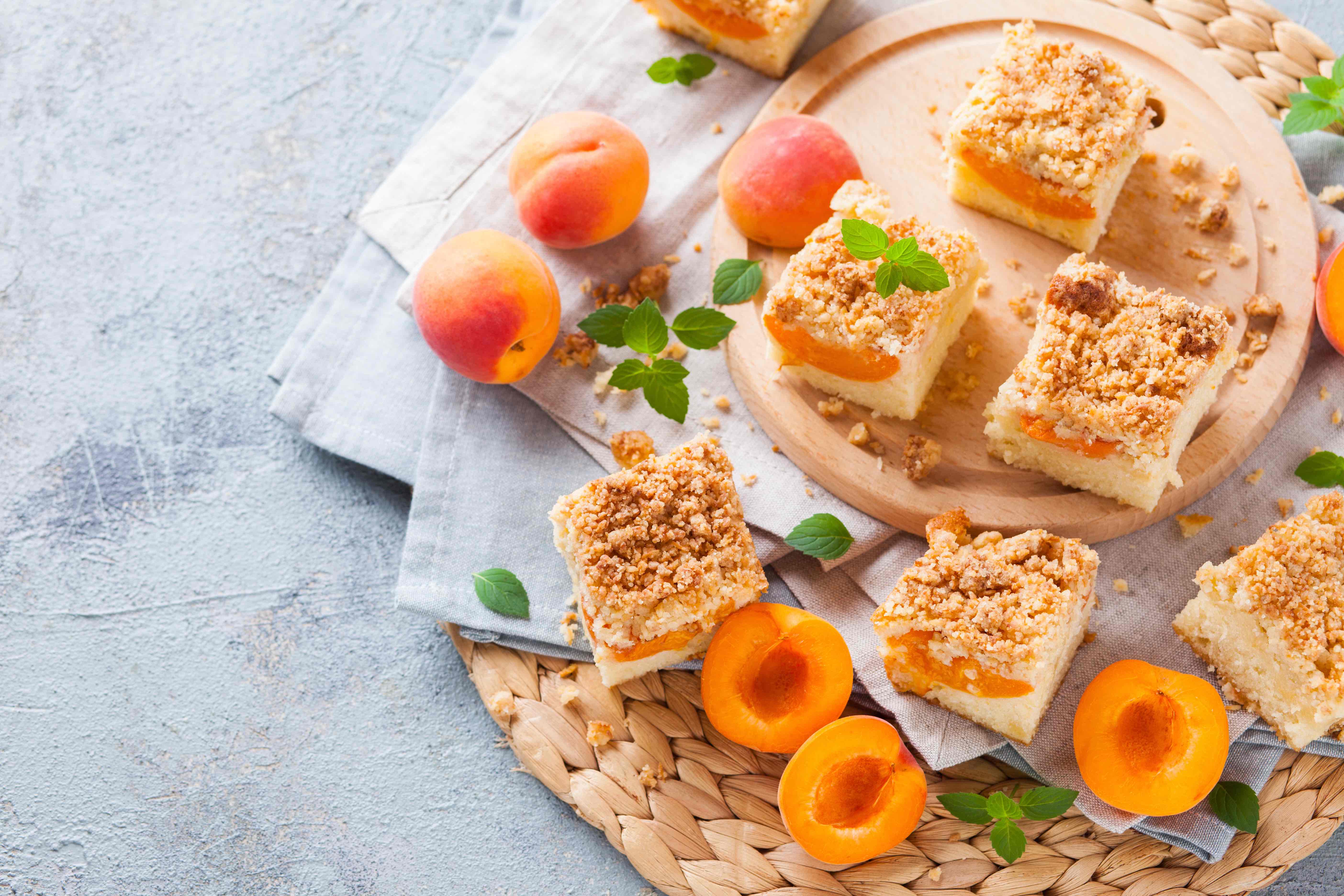 Meruňková buchta s drobenkou 