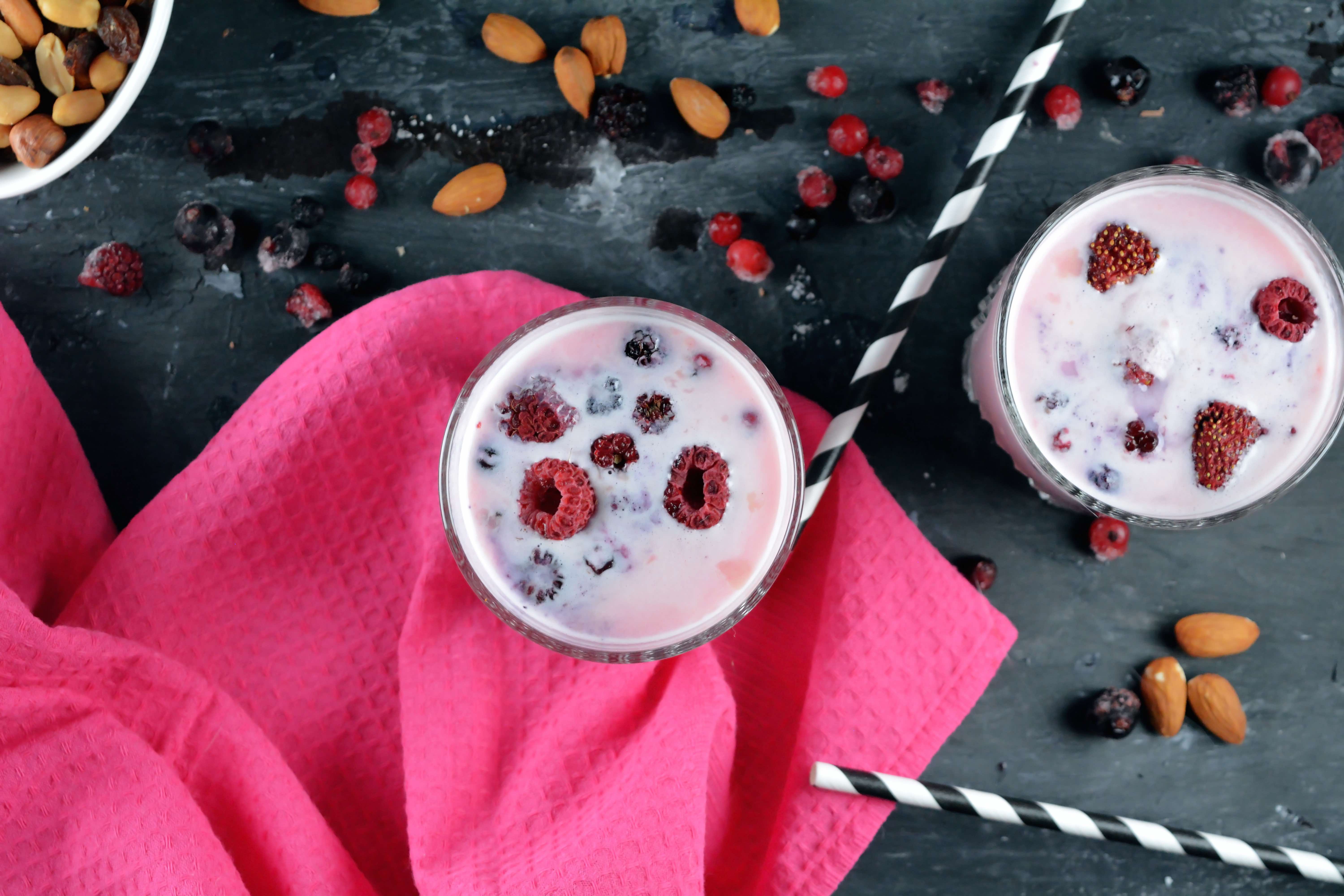 Fit-day jogurtové smoothie s lesním ovocem 