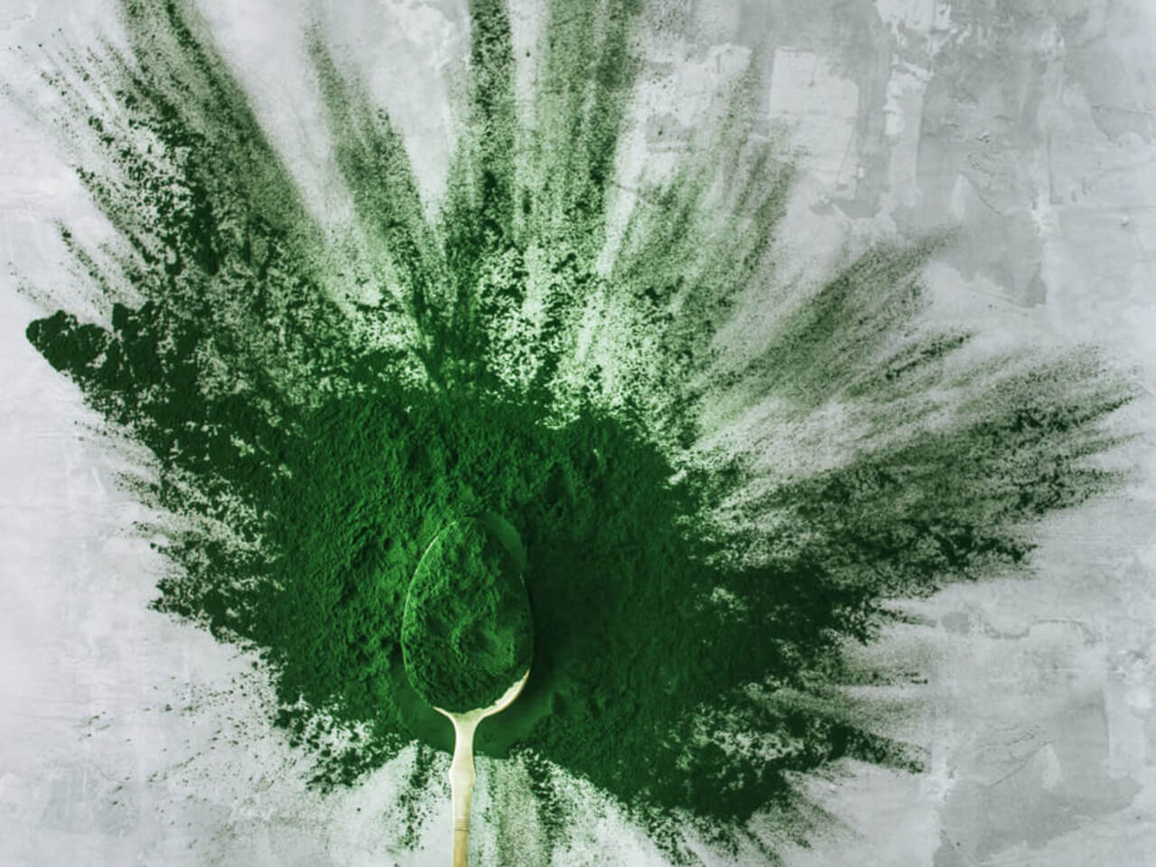 Pětice zelených superpotravin - hromada benefitů a smoothie plné energie