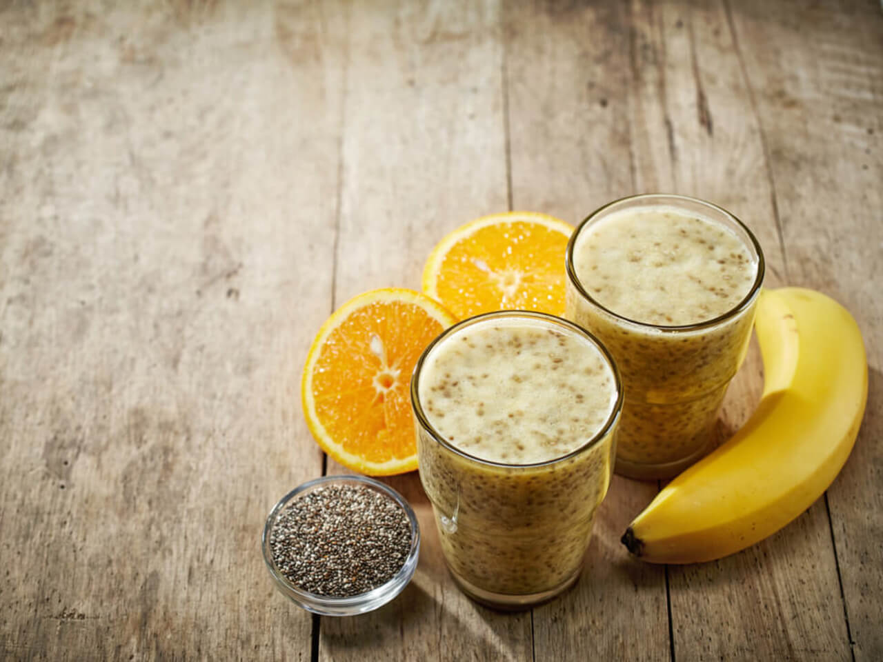 Pomerančové smoothie s chia semínky a mangem
