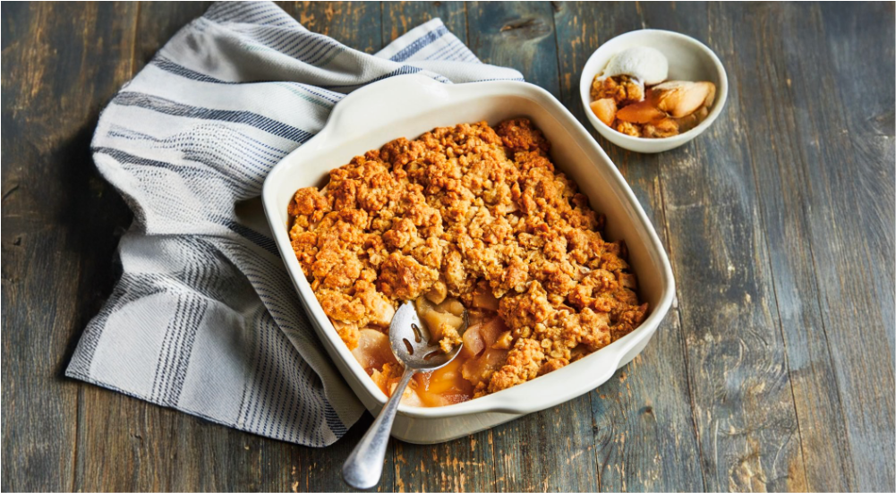 Veganský jablečný crumble s ořechy a skořicí