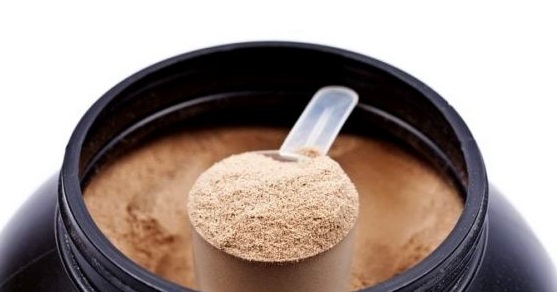 Jak vybrat kvalitní protein a jaký je rozdíl mezi koncentrátem, izo nebo hydro?