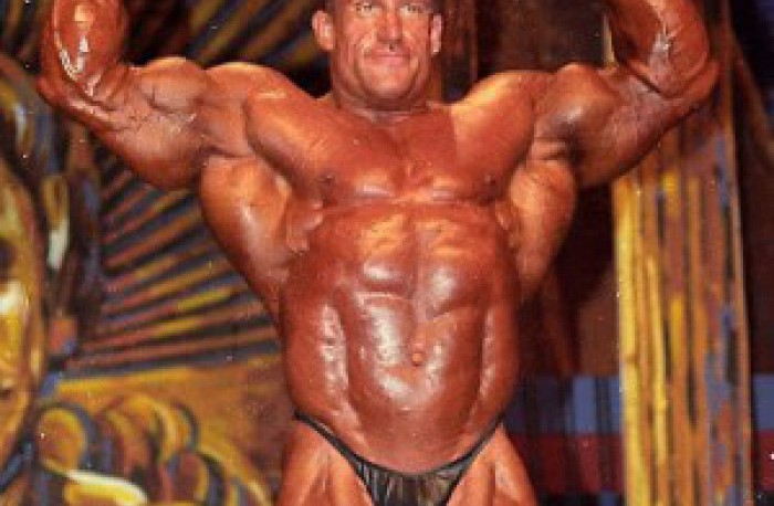 NATRHNUTÝ BICEPS - HROZBA KULTURISTOV