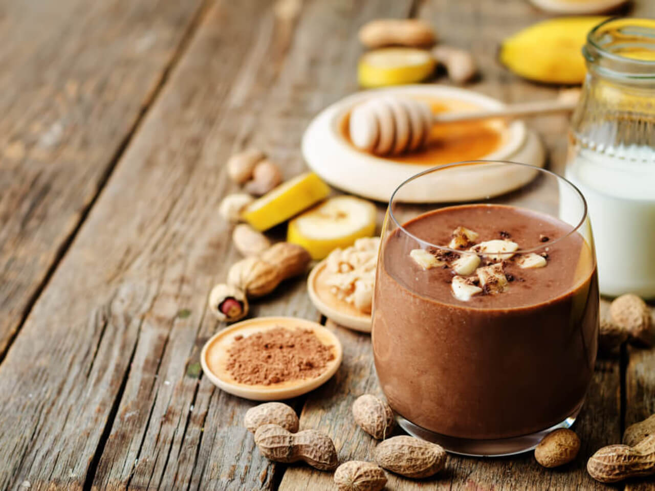 Čokoládové smoothie s arašidovým maslom a banánom